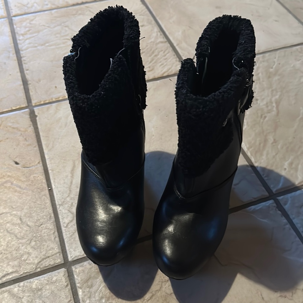 Guess black wedge booties